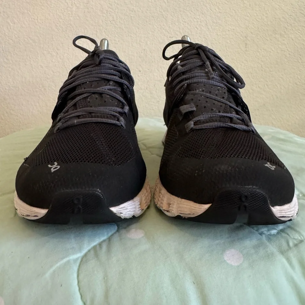 On Running Black Sneakers Womens size 8 - Picture 2 of 16